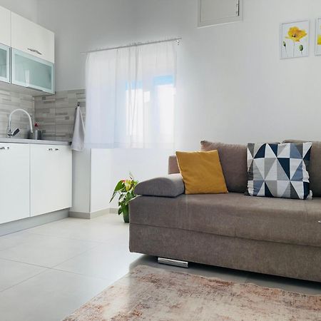 Apartment Erika - For 2 Near The Beach Pula Exterior photo