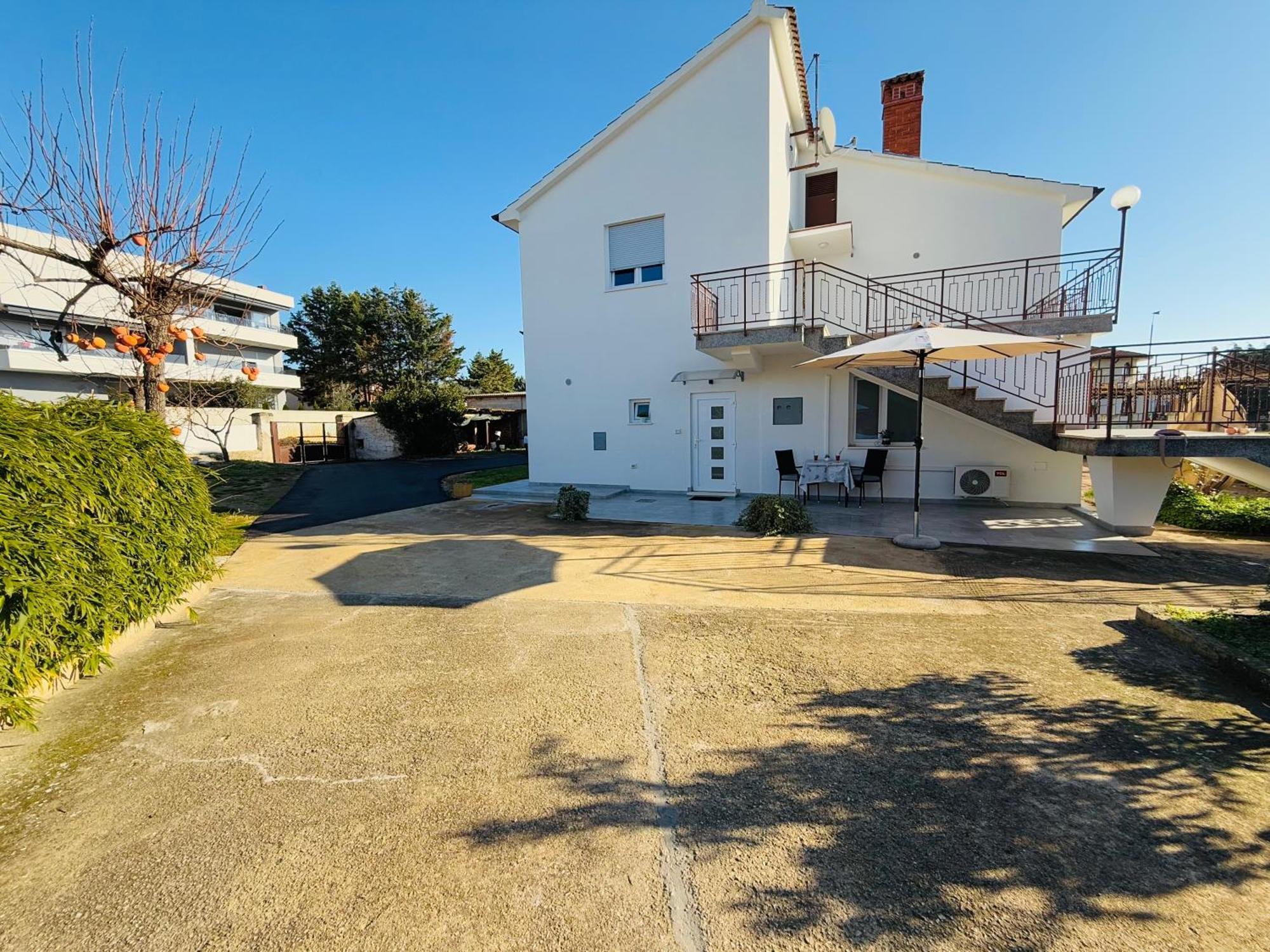 Apartment Erika - For 2 Near The Beach Pula Exterior photo